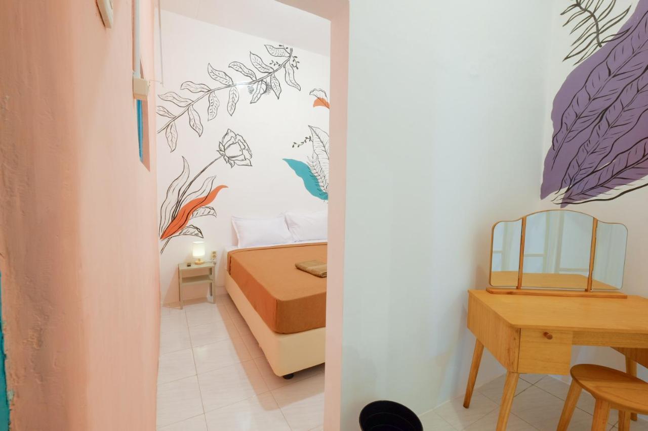 Hostel Snooze Malang Exterior foto