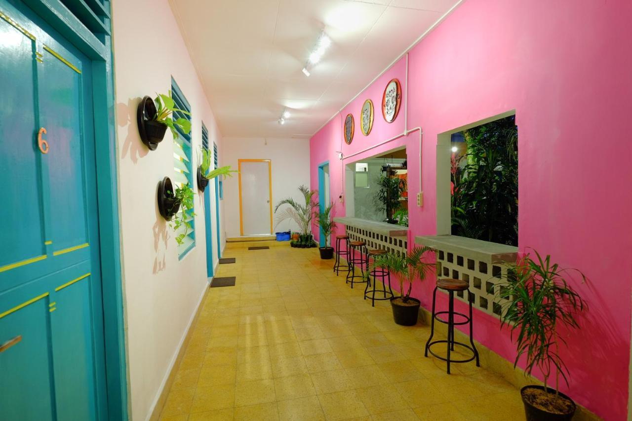 Hostel Snooze Malang Exterior foto