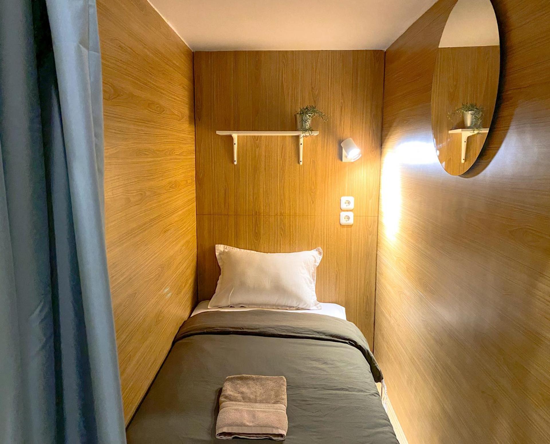 Hostel Snooze Malang Exterior foto